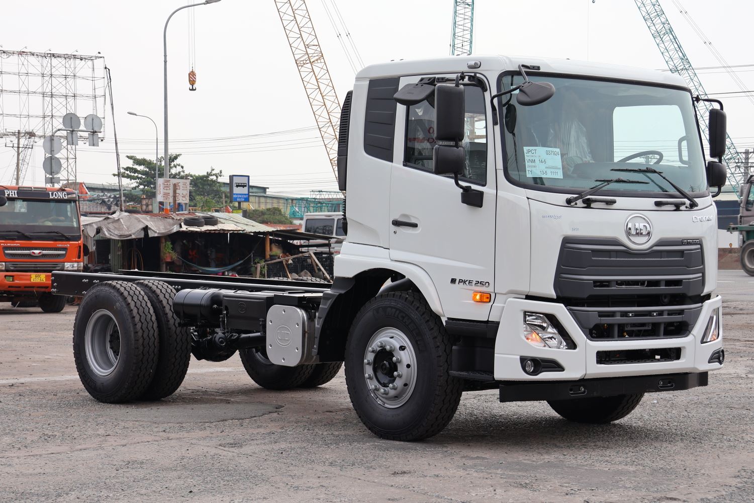 XE TẢI UD 4x2 PKE 250 WB3750 CHASSIS